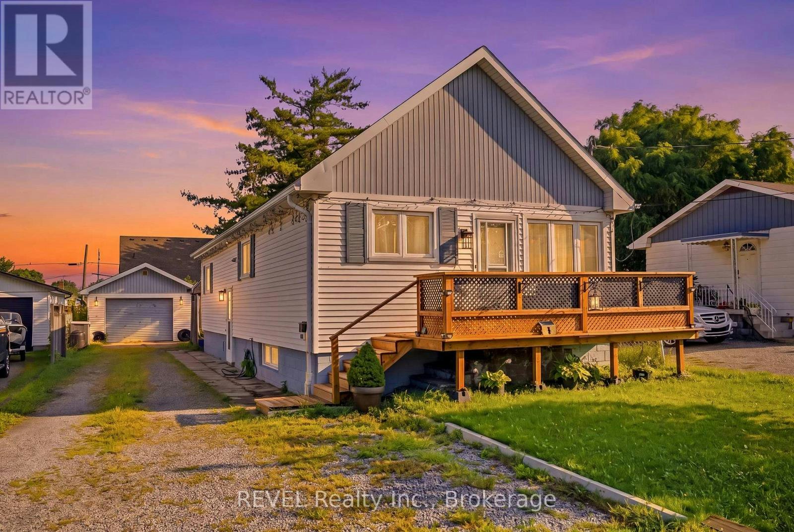 9 Cambridge Avenue, St. Catharines, ON, L2P 1W6
