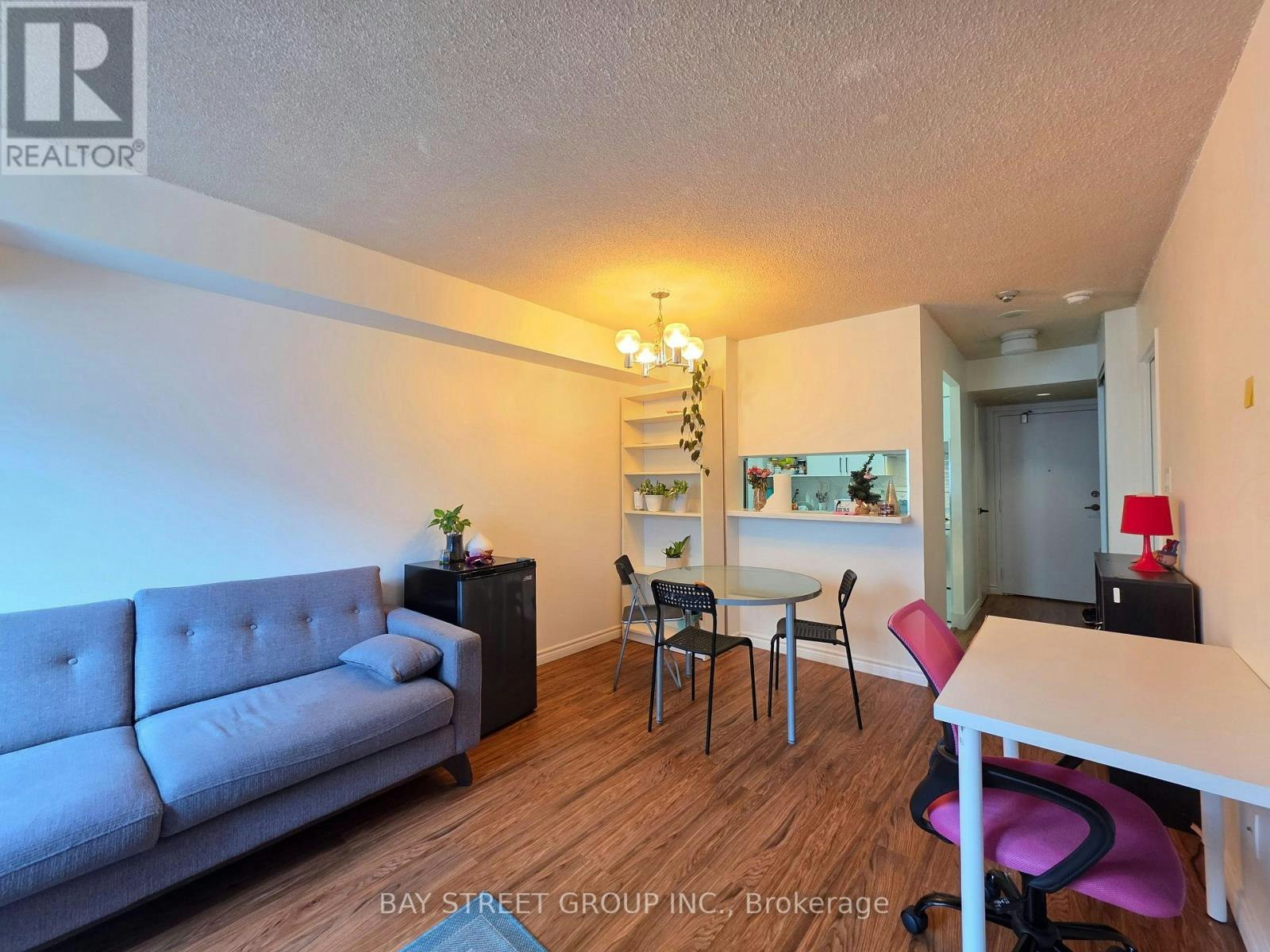 1202-633 Bay Street, Toronto, ON, M5G 2G4 - 2