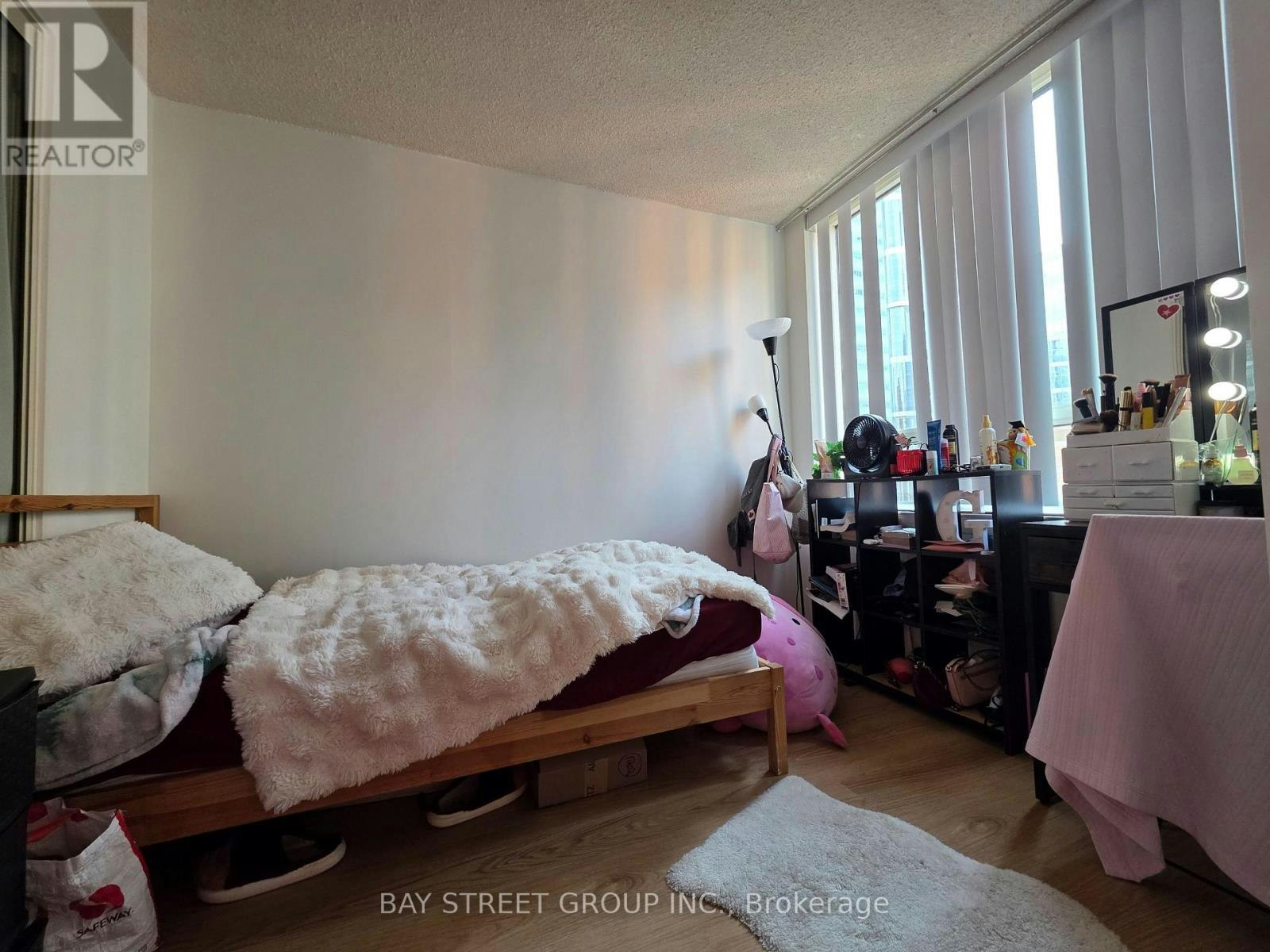 1202-633 Bay Street, Toronto, ON, M5G 2G4 - 11
