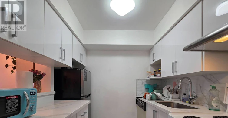 1202-633 Bay Street, Toronto, ON, M5G 2G4 - 7
