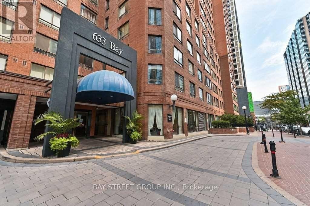 1202-633 Bay Street, Toronto, ON, M5G 2G4