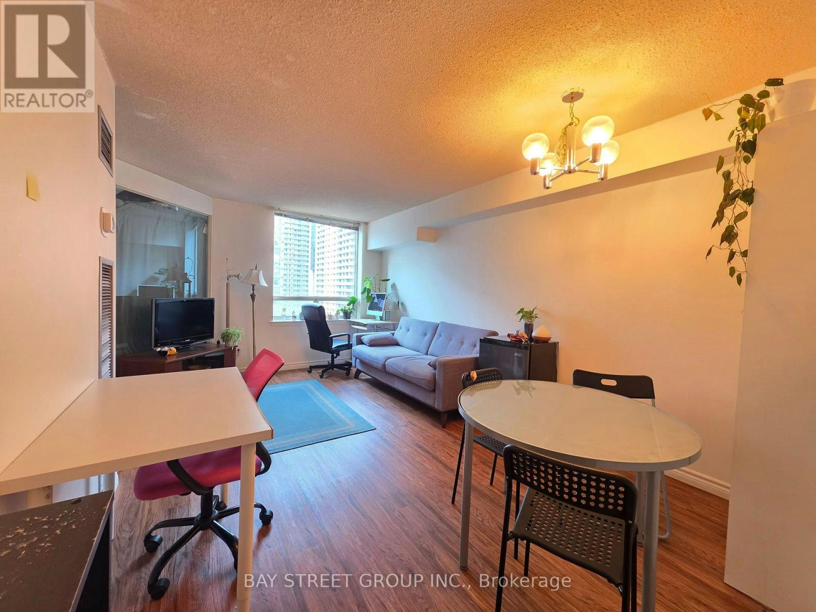 1202-633 Bay Street, Toronto, ON, M5G 2G4 - 3