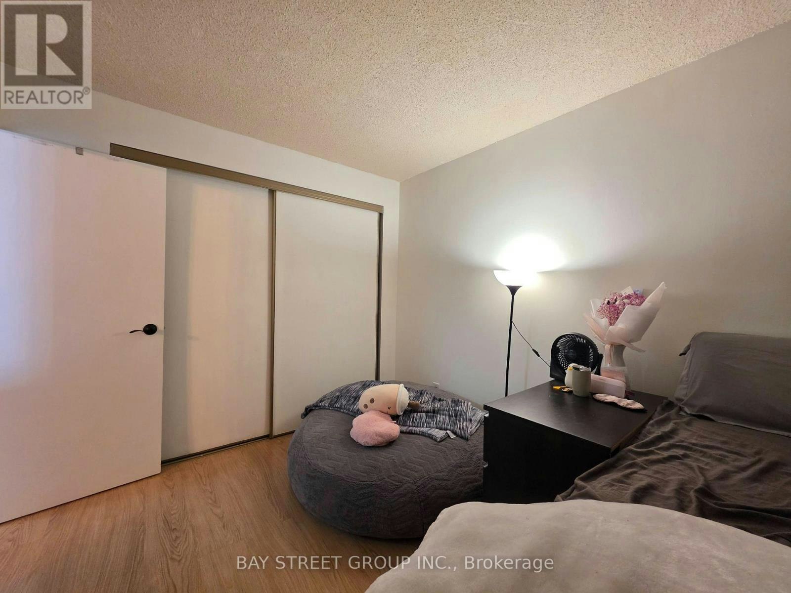 1202-633 Bay Street, Toronto, ON, M5G 2G4 - 9