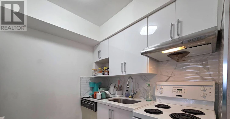 1202-633 Bay Street, Toronto, ON, M5G 2G4 - 8
