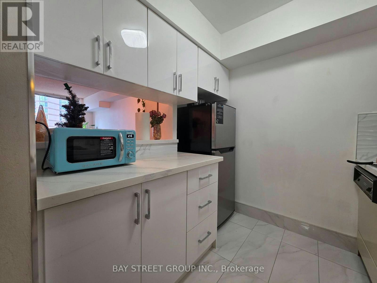 1202-633 Bay Street, Toronto, ON, M5G 2G4 - 6