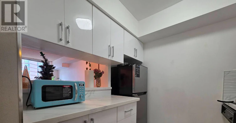 1202-633 Bay Street, Toronto, ON, M5G 2G4 - 6