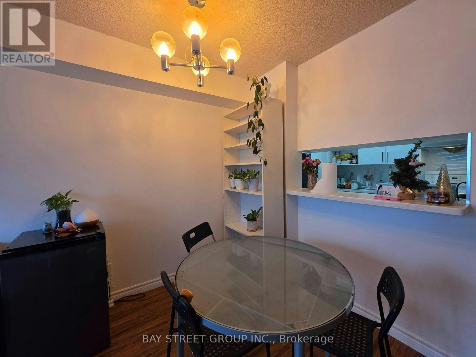 1202-633 Bay Street, Toronto, ON, M5G 2G4 - 5