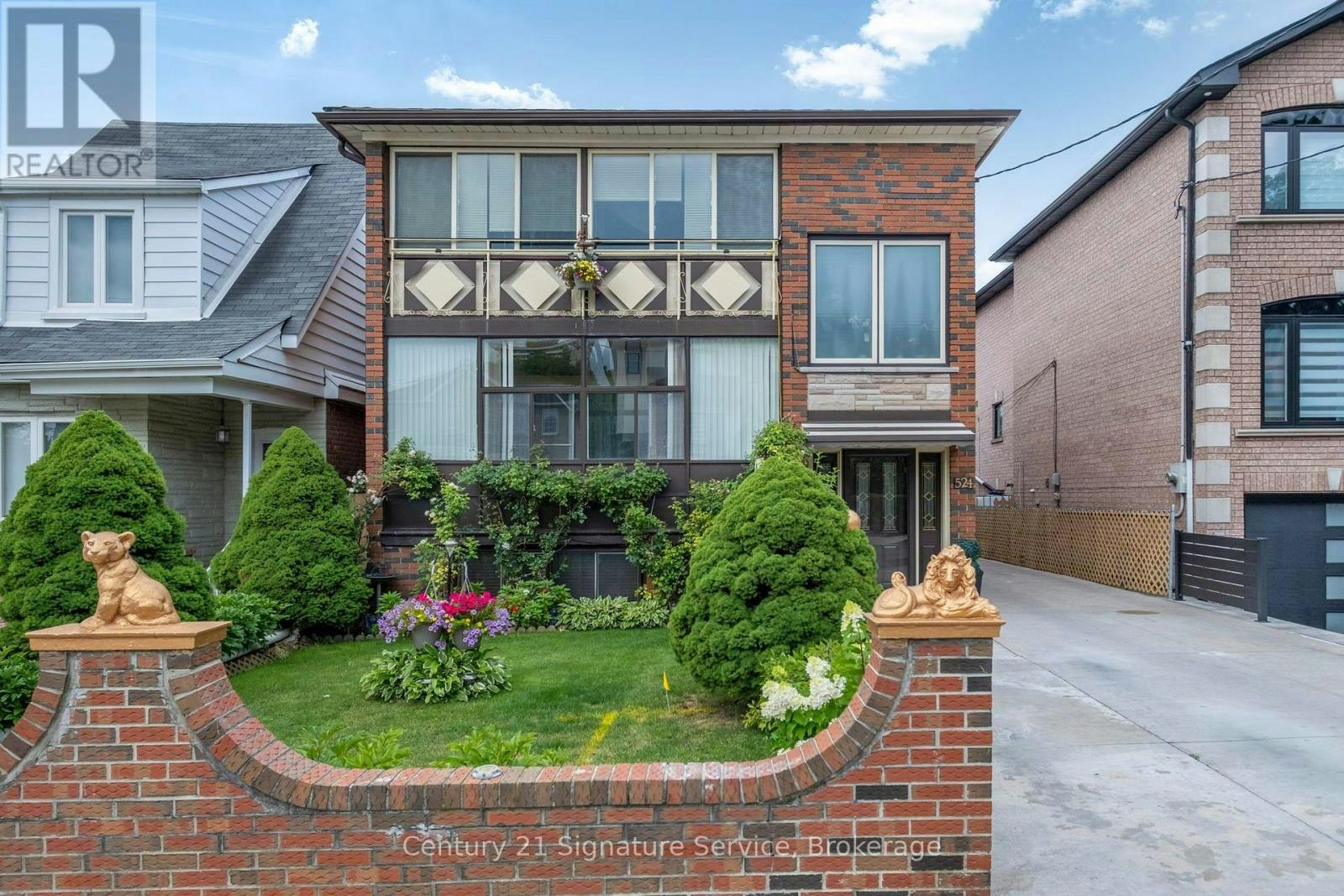 524 Silverthorn Avenue, Toronto, ON, M6M 3H7