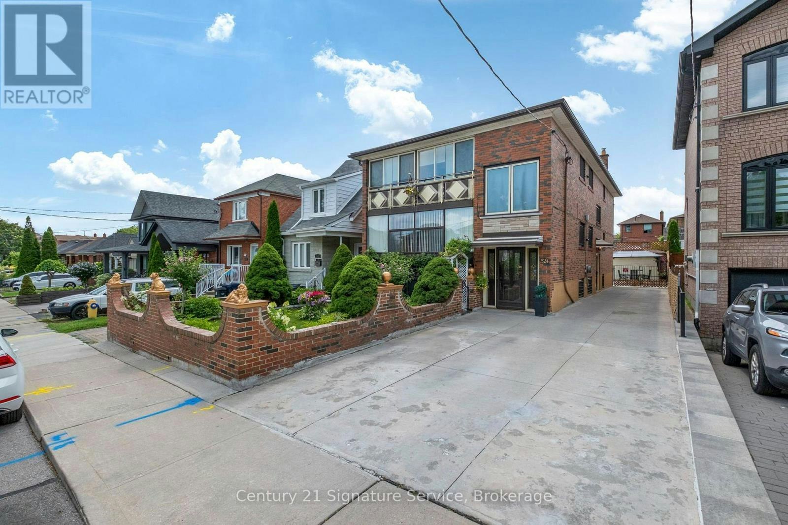 524 Silverthorn Avenue, Toronto, ON, M6M 3H7