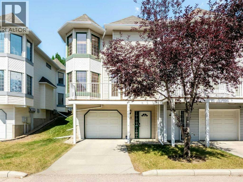 81 Prominence View SW, Calgary, AB, T3H 3M8