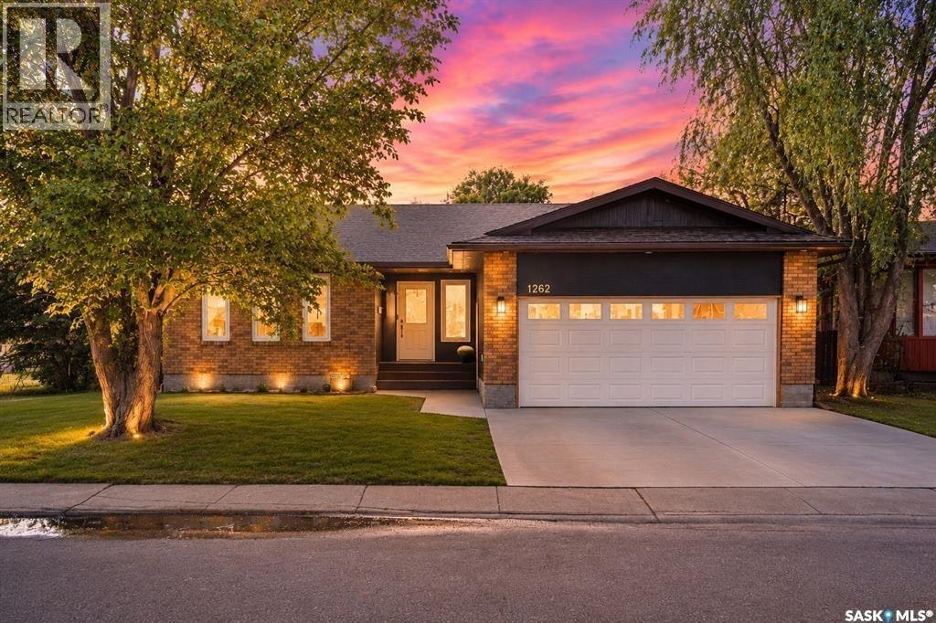 1262 James Crescent, Regina, SK, S4N 6A5
