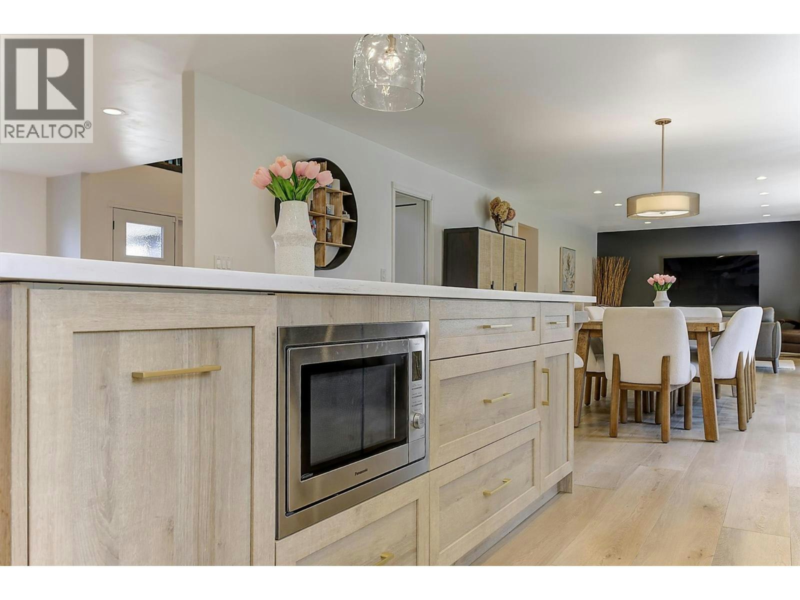 687 Barnaby Road, Kelowna, BC, V1W 4N8 - 16