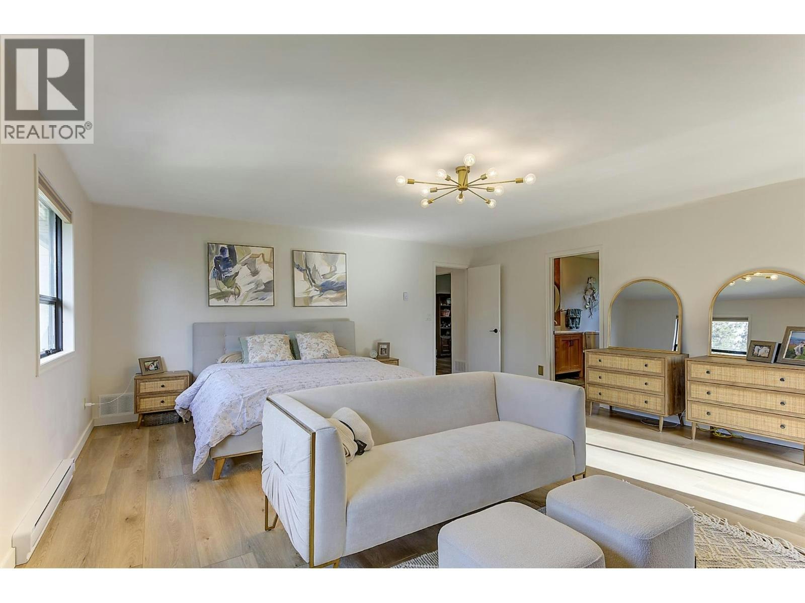 687 Barnaby Road, Kelowna, BC, V1W 4N8 - 35