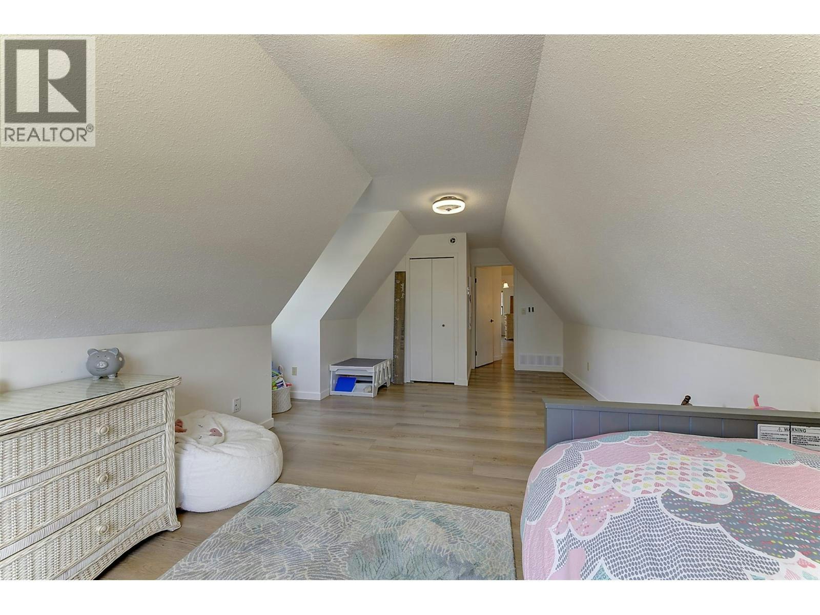 687 Barnaby Road, Kelowna, BC, V1W 4N8 - 54