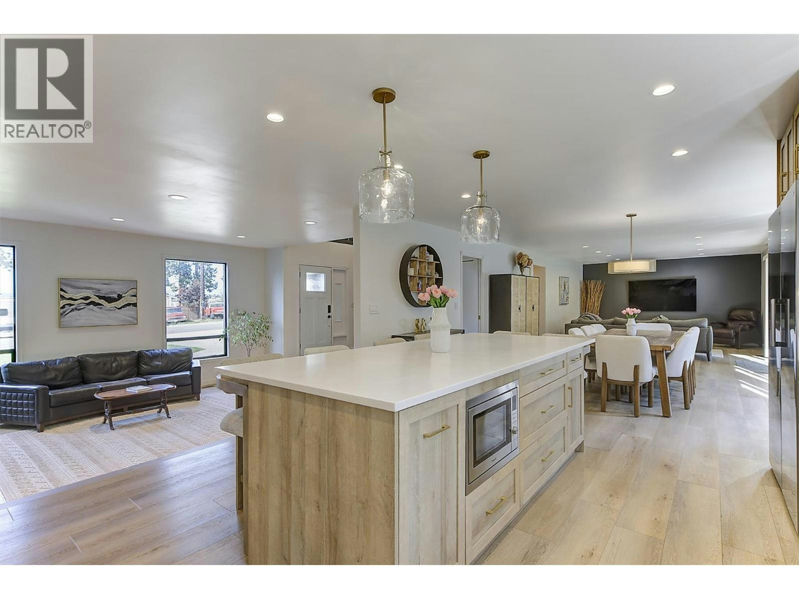 687 Barnaby Road, Kelowna, BC, V1W 4N8 - 15