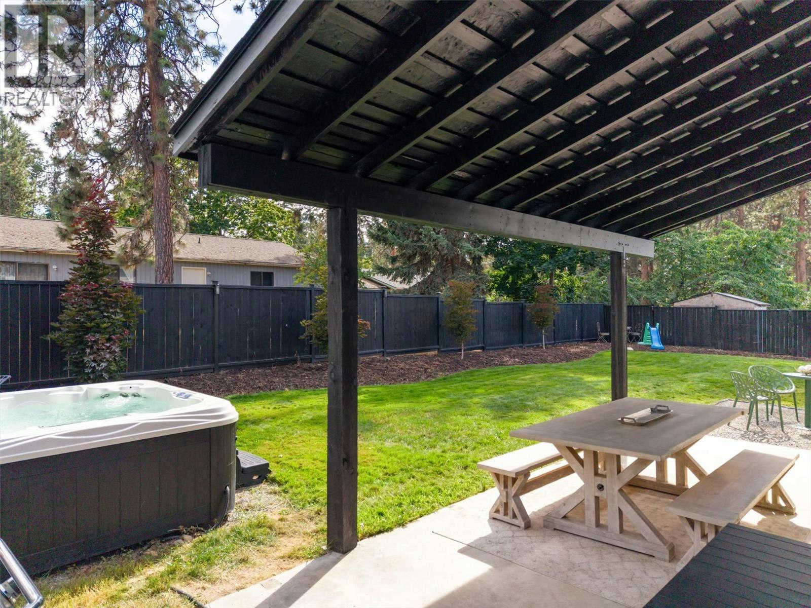 687 Barnaby Road, Kelowna, BC, V1W 4N8 - 24