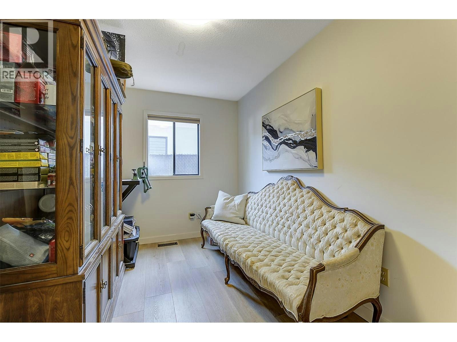 687 Barnaby Road, Kelowna, BC, V1W 4N8 - 42