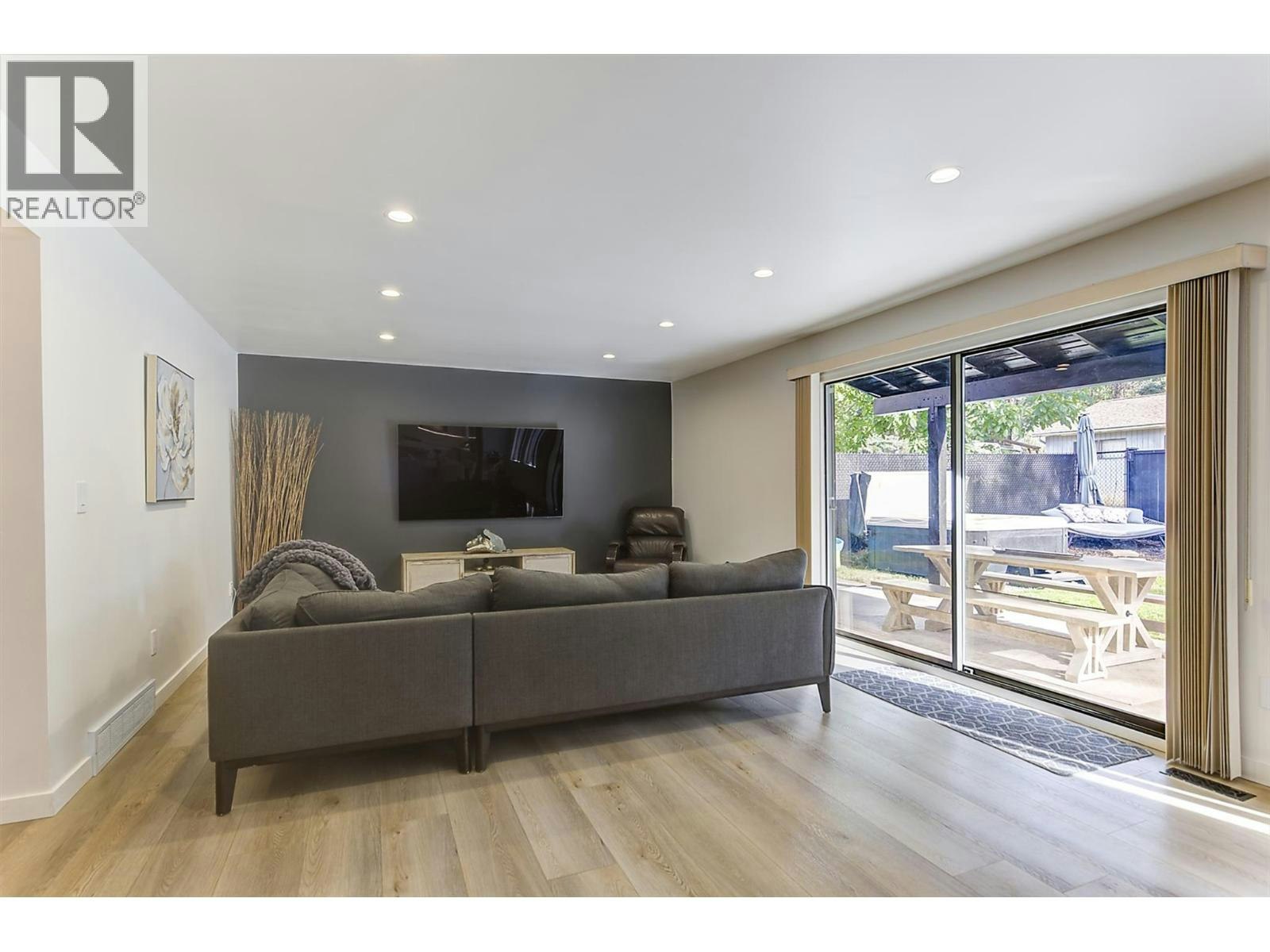 687 Barnaby Road, Kelowna, BC, V1W 4N8 - 21