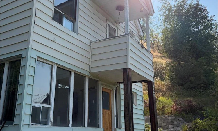 626 Hendry Street