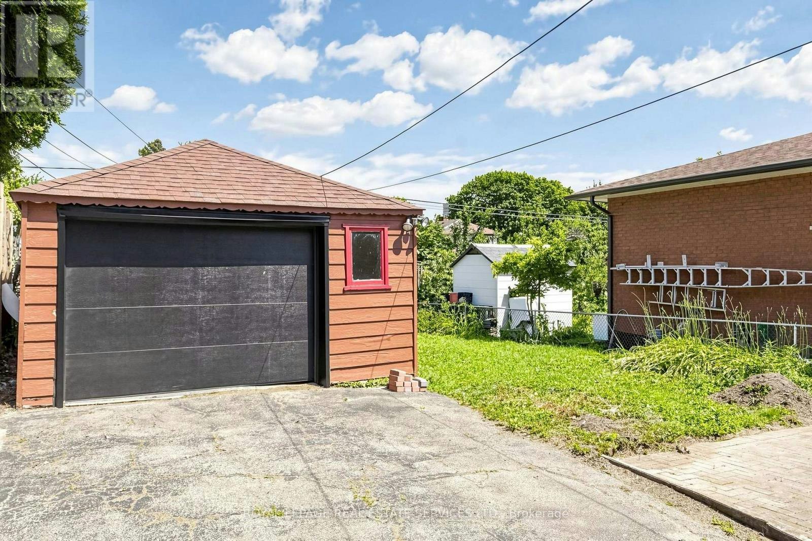 31 Rosemeade Avenue, Toronto, ON, M8Y 3A2 - 26