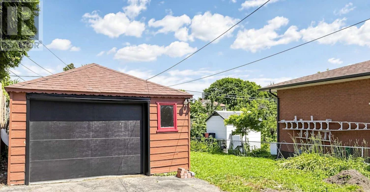 31 Rosemeade Avenue, Toronto, ON, M8Y 3A2 - 26