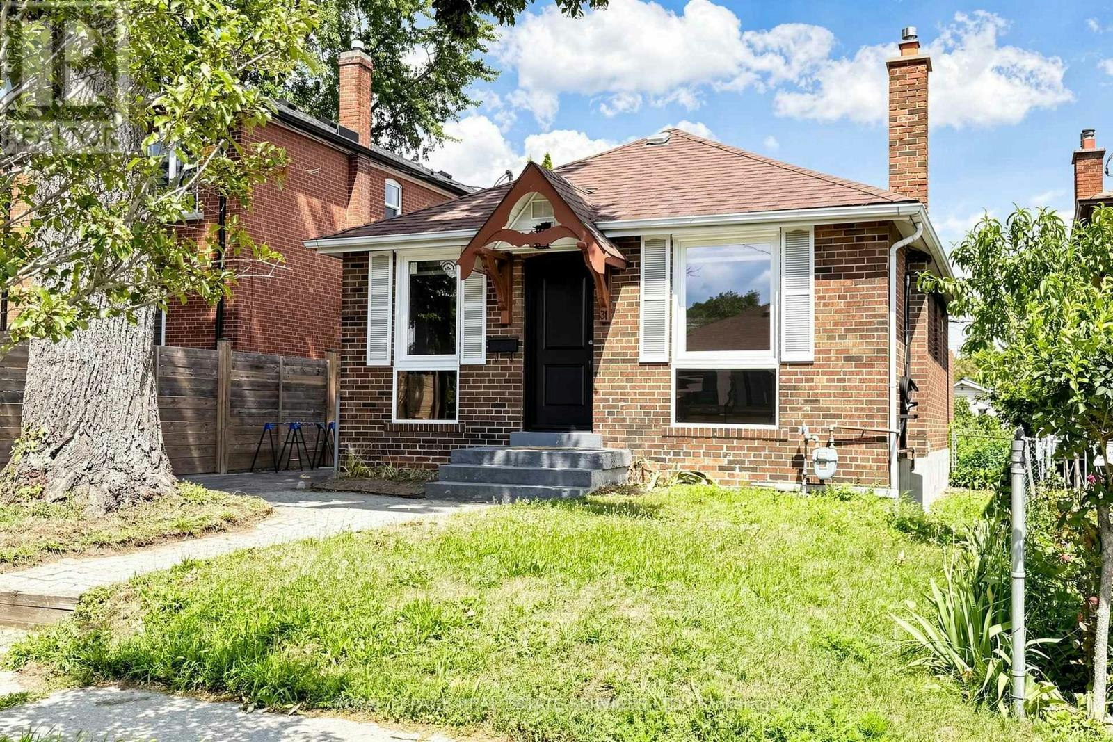 31 Rosemeade Avenue, Toronto, ON, M8Y 3A2 - 2