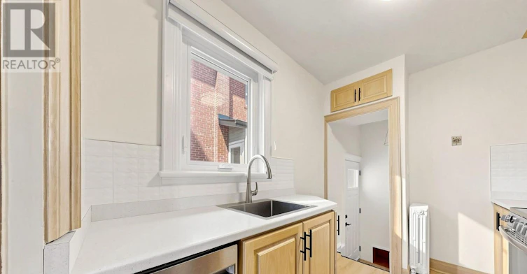 31 Rosemeade Avenue, Toronto, ON, M8Y 3A2 - 7
