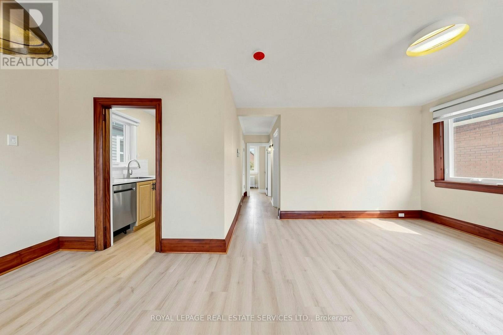 31 Rosemeade Avenue, Toronto, ON, M8Y 3A2 - 4