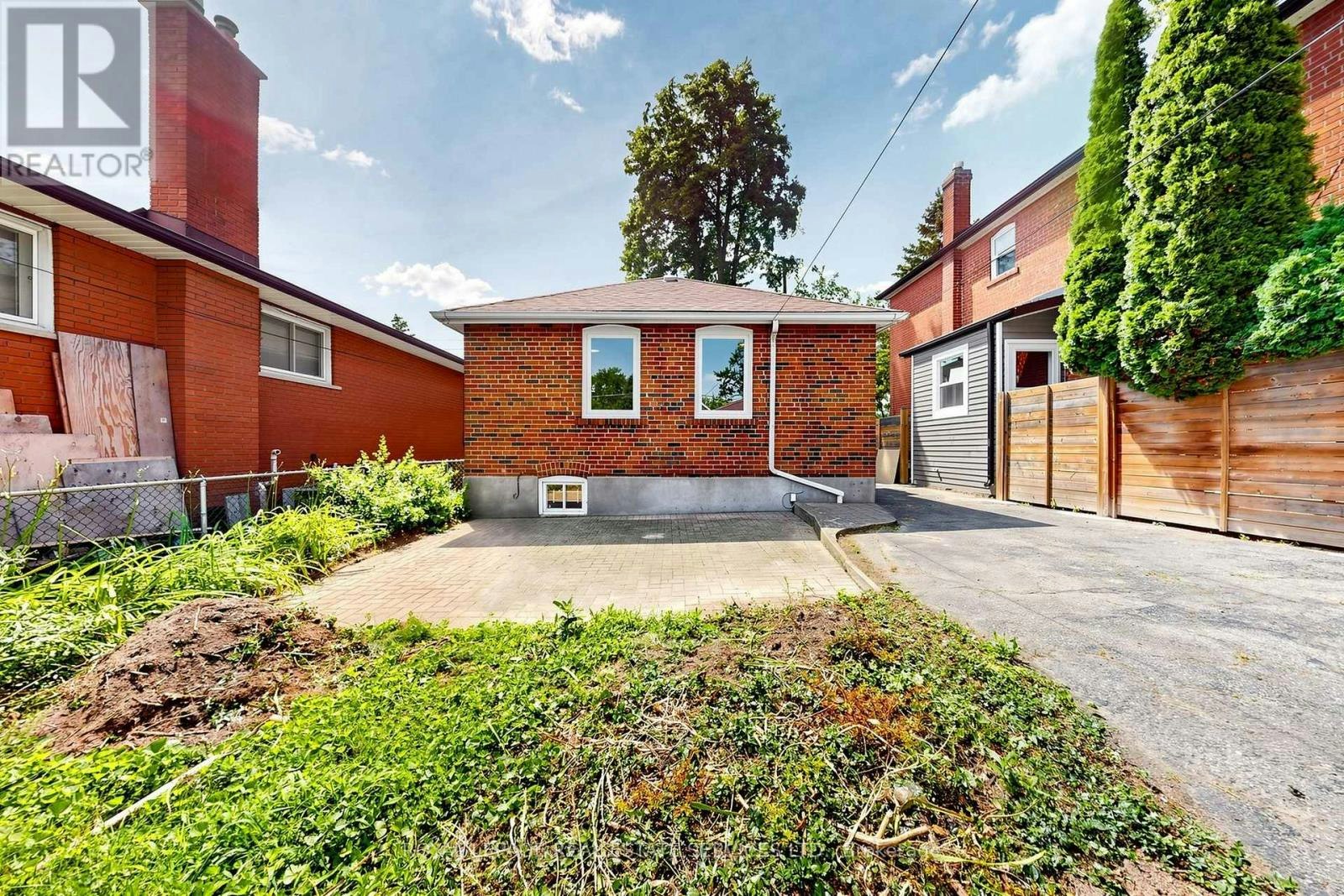 31 Rosemeade Avenue, Toronto, ON, M8Y 3A2 - 24