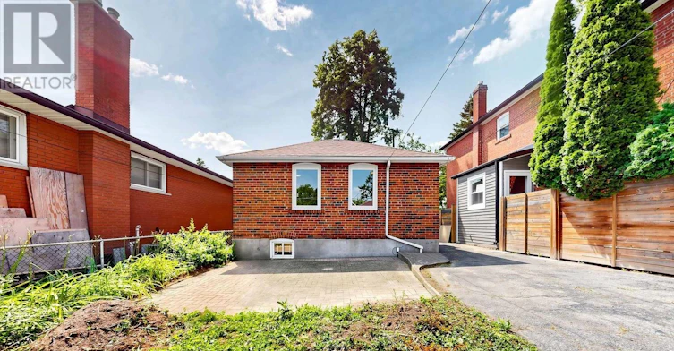 31 Rosemeade Avenue, Toronto, ON, M8Y 3A2 - 24
