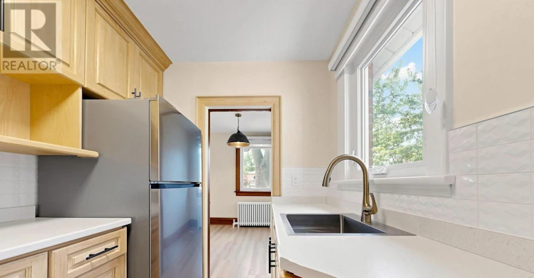 31 Rosemeade Avenue, Toronto, ON, M8Y 3A2 - 9