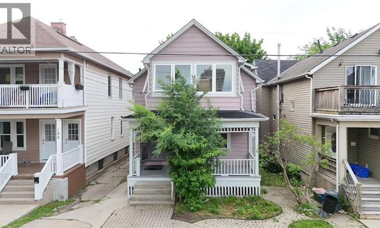 196 Brock Street North