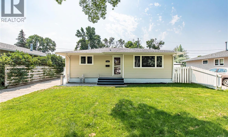 1131 Currie Crescent