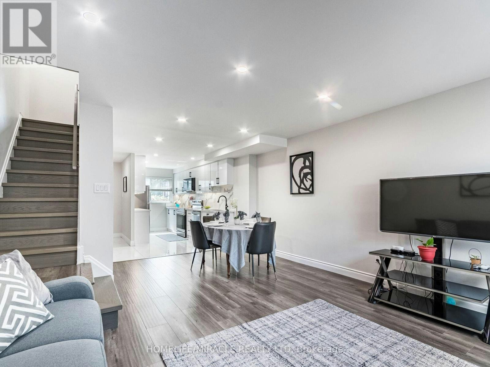 124-180 Mississauga Valley Boulevard, Mississauga, ON, L5A 3M2