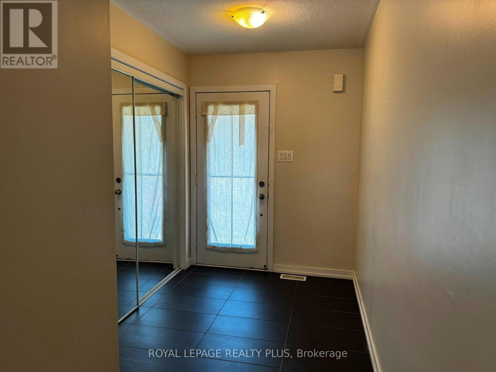 4 Prestwick Street, Hamilton, ON, L8J 0K6 - 3