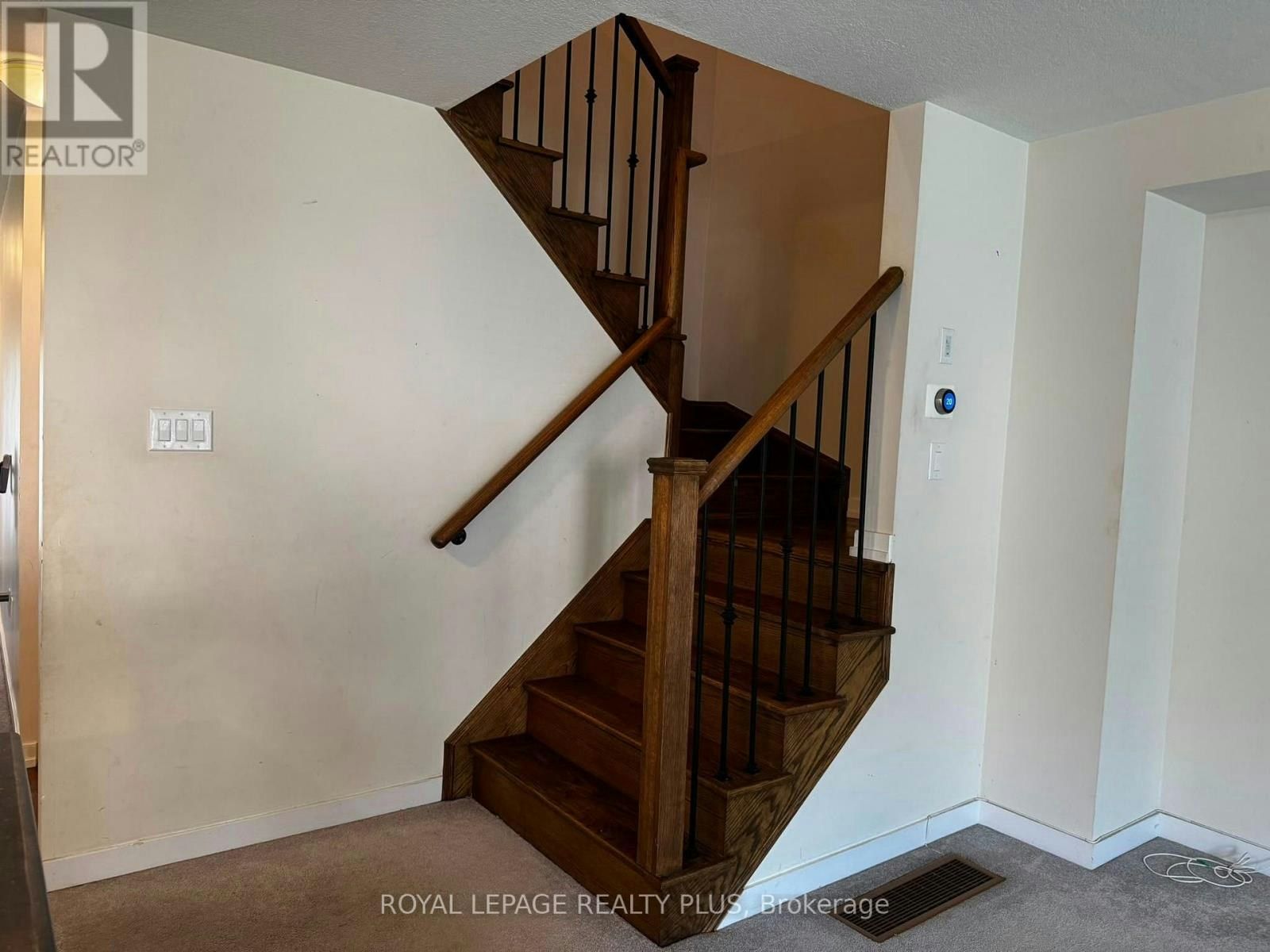 4 Prestwick Street, Hamilton, ON, L8J 0K6 - 10
