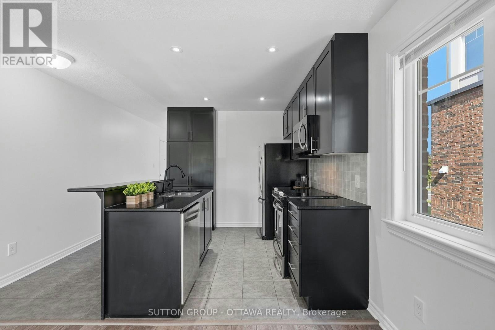2563 Longfields Drive, Ottawa, ON, K2J 2L7 - 8
