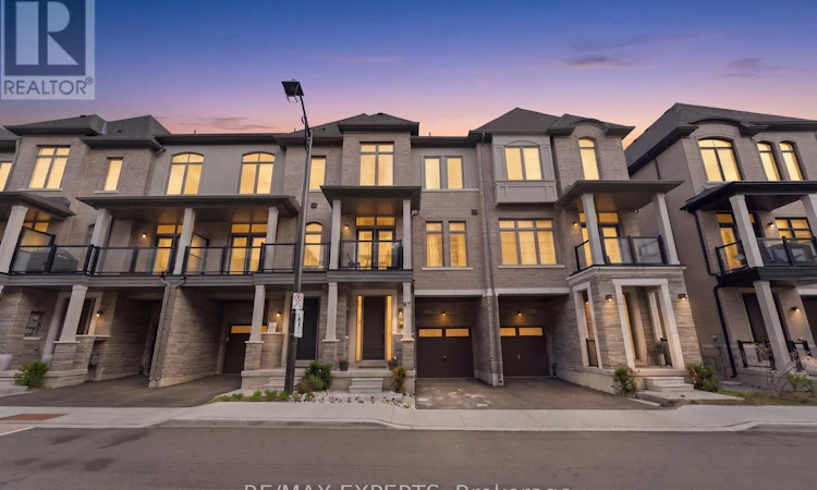 87 De La Roche Drive