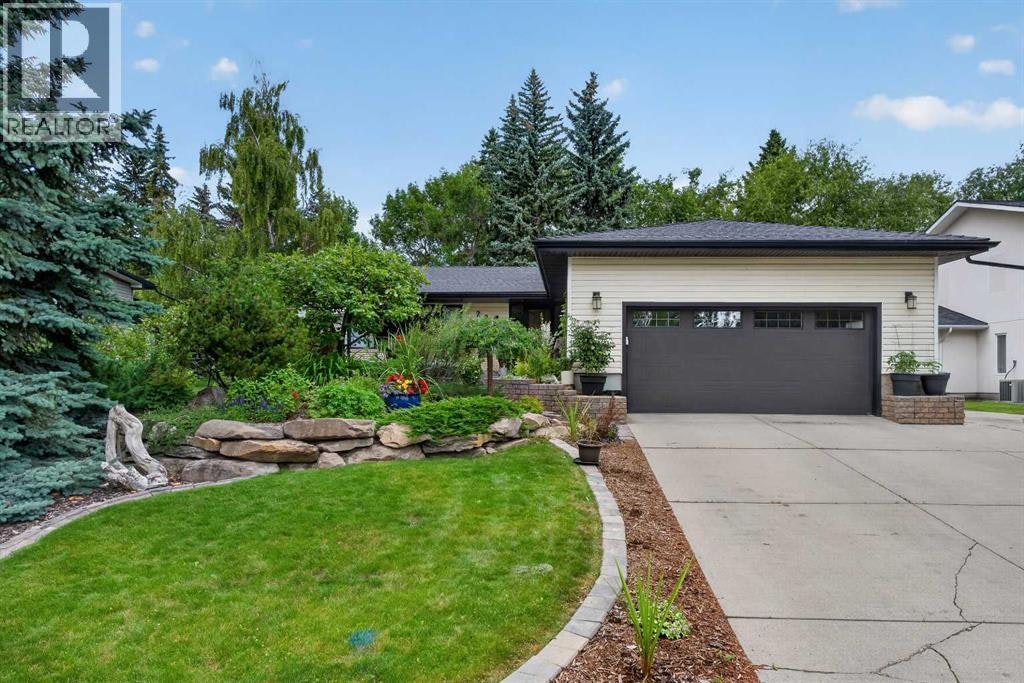 22 Varmoor Place NW, Calgary, AB, T3A 0A1