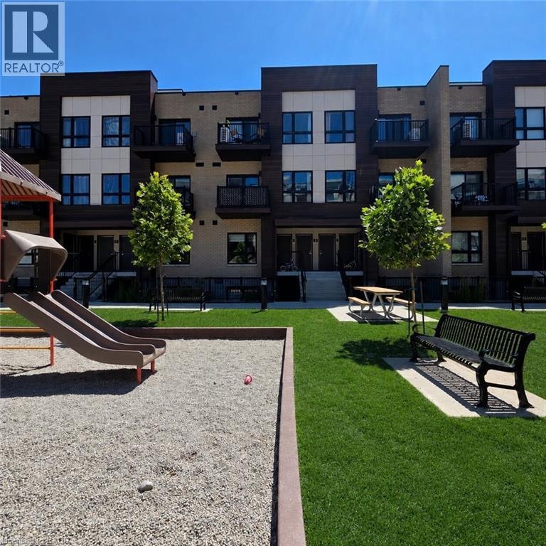 E9-20 Palace Place, Kitchener, ON, N2E 0J3