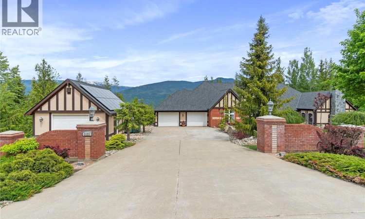 5121 Ivy Road