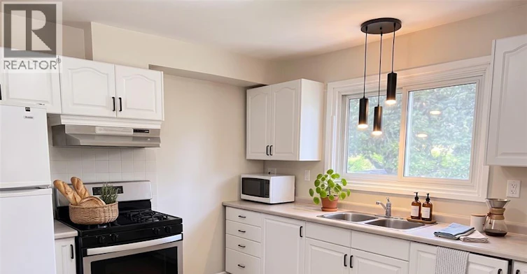 4071 Churchill Upper Drive, Windsor, ON, N9G 2E6 - 2