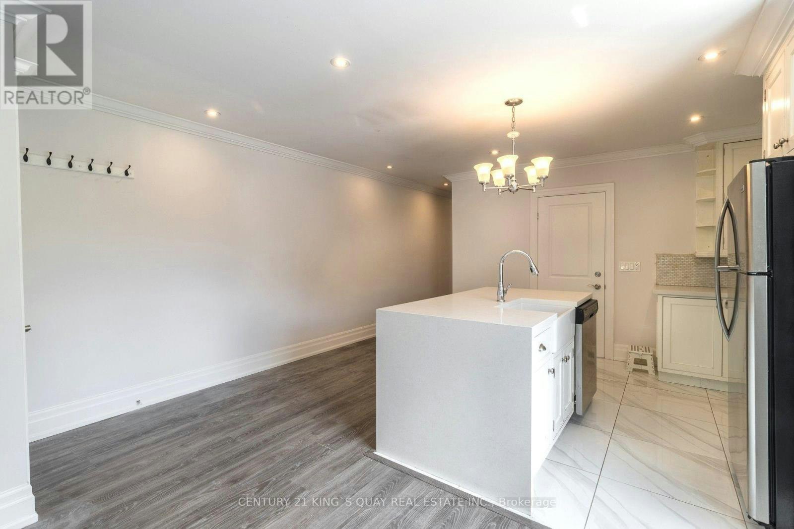 301 UPPER-301 Cleveland Street, Toronto, ON, M4S 2W7 - 6