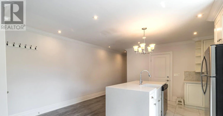 301 UPPER-301 Cleveland Street, Toronto, ON, M4S 2W7 - 6
