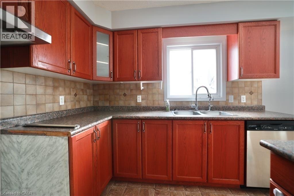 110 Iron Gate Street, Kitchener, ON, N2N 3R6 - 6