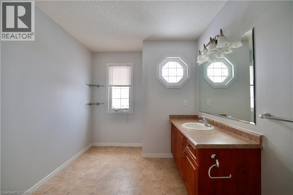 110 Iron Gate Street, Kitchener, ON, N2N 3R6 - 10