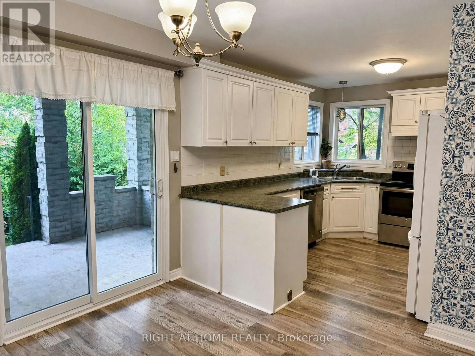 890 Guildwood Boulevard, London, ON, N6H 5S9 - 9