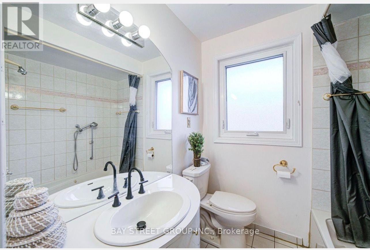 331 Elmwood Avenue, Richmond Hill, ON, L4C 1L7 - 13