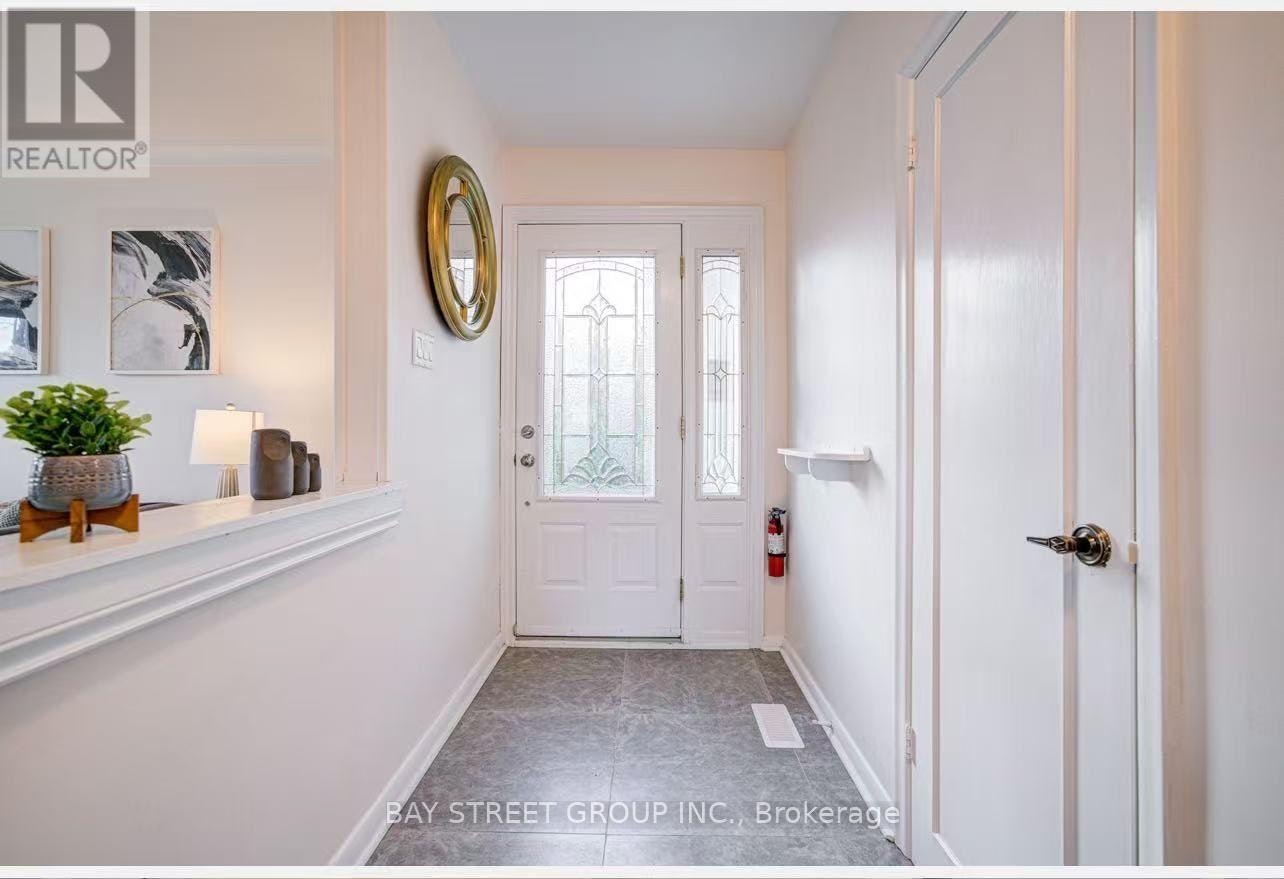 331 Elmwood Avenue, Richmond Hill, ON, L4C 1L7 - 2