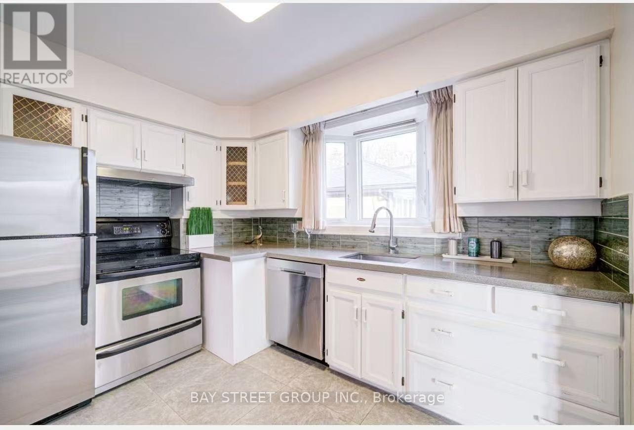 331 Elmwood Avenue, Richmond Hill, ON, L4C 1L7 - 4